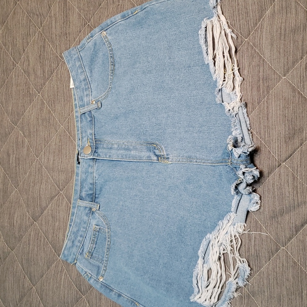 Boohoo High rise distressed denim short shorts 14